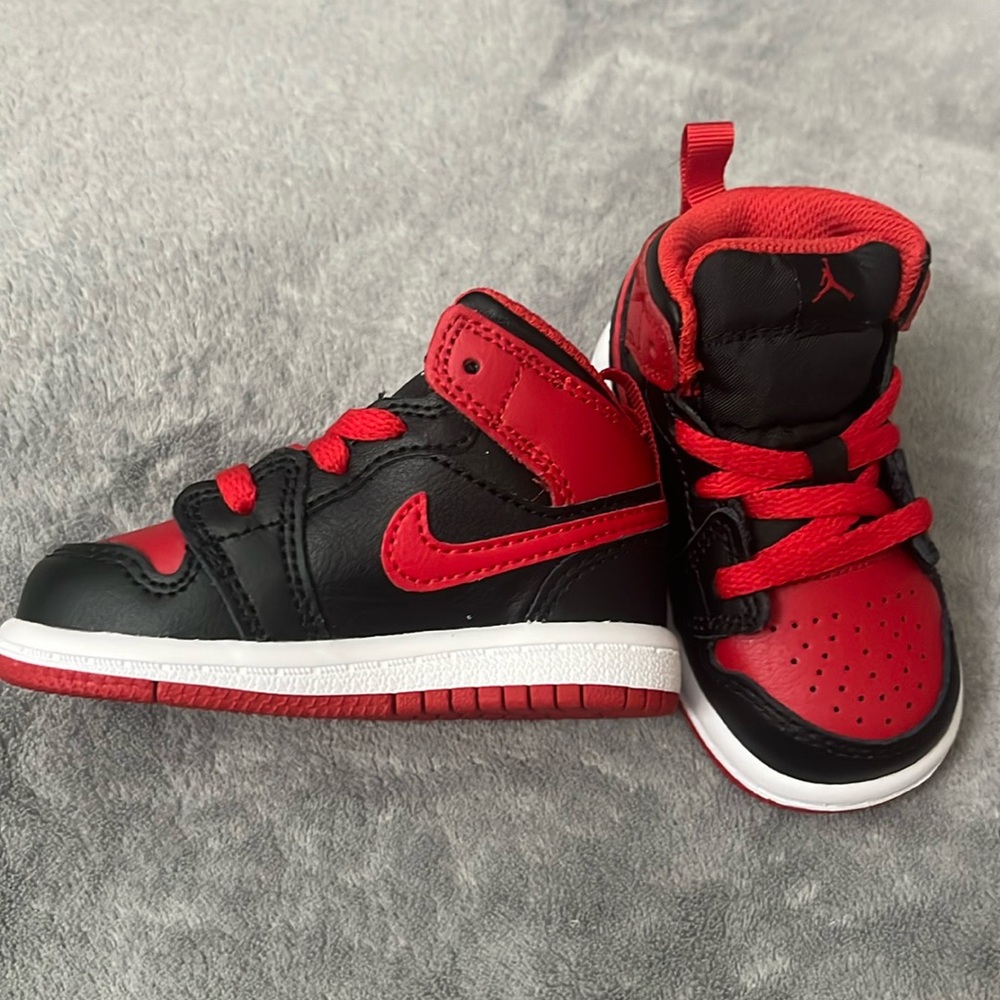Infant Retro Jordan 1 Black/Red Size 4
